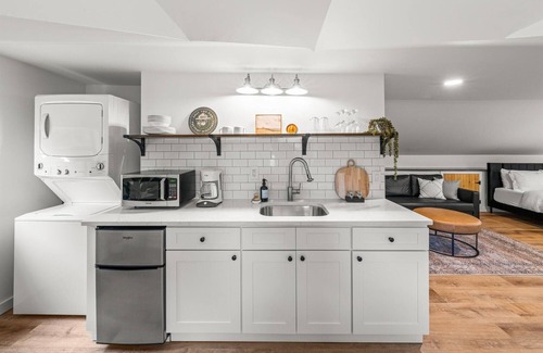 Kodak Apartment | NEW! Cozy Loft w/King Bed Near Gatlinburg/Pigeon Forge/Knoxville