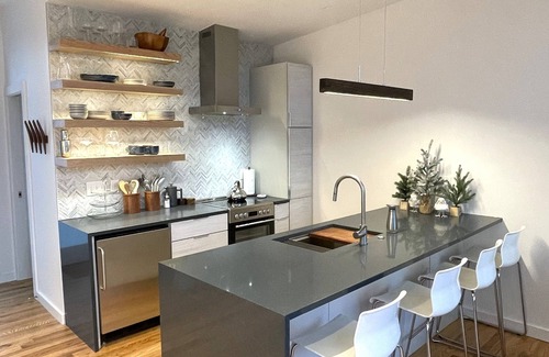 Weaverville Apartment | New cozy modern "treehouse". Walk to downtown Weaverville, 15 min North of AVL.