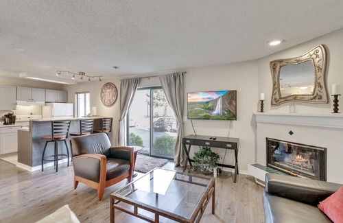 Englewood Apartment | New! Denver Tech Center - Walk to Parks and Light Rail - Fitness Center/Pool
