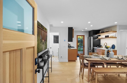 Sonoma House | NEW! Designer Eastside Sonoma Home, walk to plaza. nBy Inspired in Sonoma