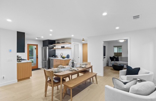 Sonoma House | NEW! Designer Eastside Sonoma Home, walk to plaza. nBy Inspired in Sonoma