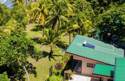 Savegre House | New DIRECT BEACHFRONT-7BR,7bath-close to Manuel Antonio, Dominical, whale’s tail