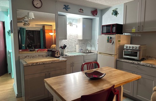Historic Kailua Village Condo | New Discount Weekly,Monthly,Daily,OceanviewSteps to Town,Beach,Pier,Ocean access