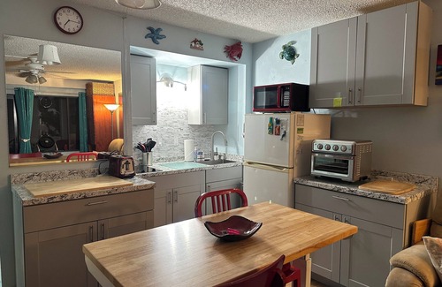 Historic Kailua Village Condo | New Discount Weekly,Monthly,Daily,OceanviewSteps to Town,Beach,Pier,Ocean access