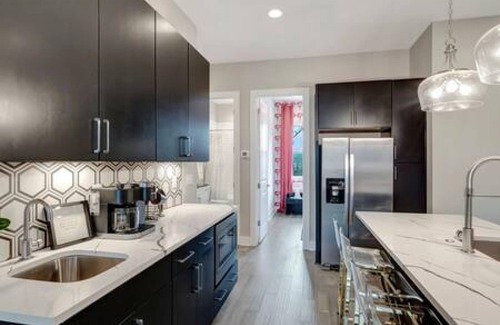 Katie Hill Neighborhood House | NEW Diva Retreat 13beds Rooftop Views Free Parking