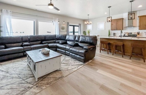 Tamarack Resort Cabin | New Donnelly Cabin w/Hot Tub, Near Lake Cascade!