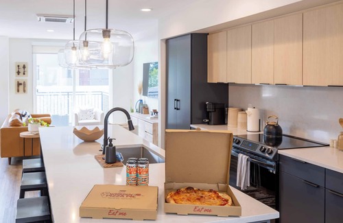 Hailey House | New Downtown Hailey Condo with Rooftop Hot Tub