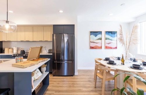 Hailey House | New Downtown Hailey Condo with Rooftop Hot Tub