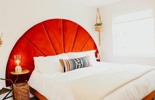 Hailey House | New Downtown Hailey Condo with Rooftop Hot Tub
