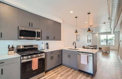 Longmont House | New Downtown Longmont Townhome Office + 2BDR