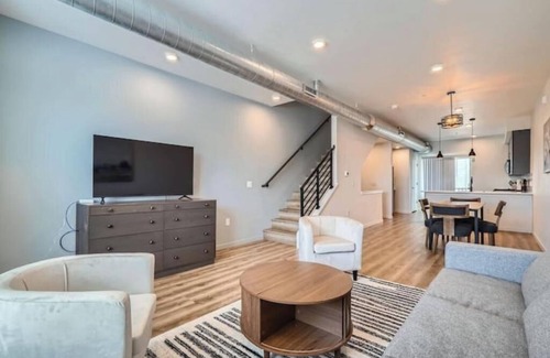 Longmont House | New Downtown Longmont Townhome Office + 2BDR