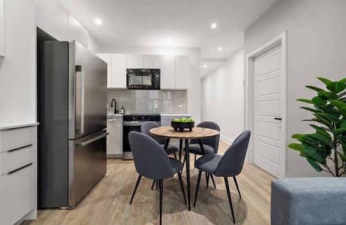 International District Apartment | New Downtown MTL Old port 2 BR 2 BA + Parking