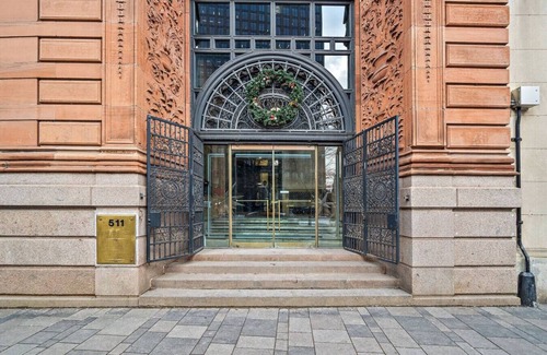 International District Apartment | New Downtown MTL Old port 2 BR 2 BA + Parking
