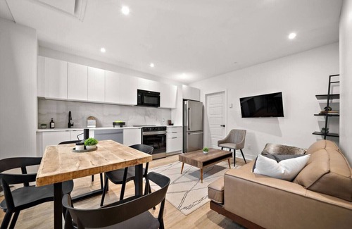 Chinatown Apartment | New Downtown MTL Old port 2 BR 2 BA + Parking