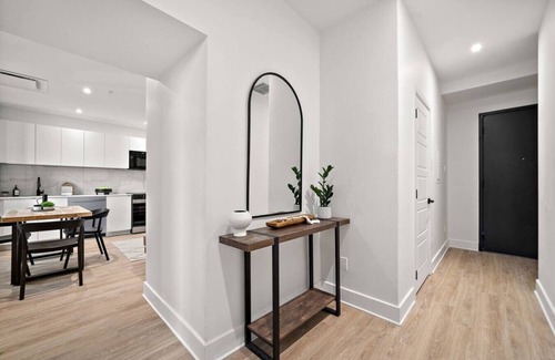 Chinatown Apartment | New Downtown MTL Old port 2 BR 2 BA + Parking