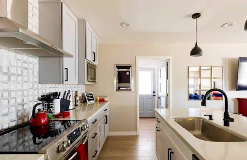 Coronado House | New!☆Downtown Oasis☆Pool |Hot Tub |BBQ |Fire Pit