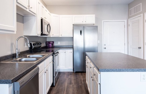Shelby Park Apartment | NEW Downtown Prime Pet friendly stay in Louisville