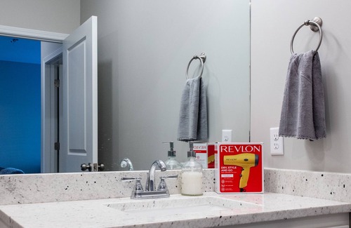 Shelby Park Apartment | NEW Downtown Prime Pet friendly stay in Louisville