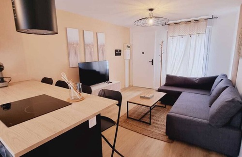 Neauphle-le-Chateau Apartment | New duplex with parking