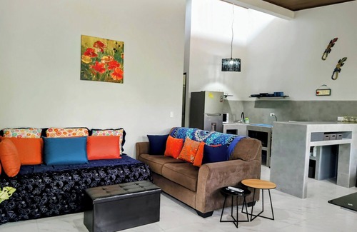 Hatillo House | New Duplex Sleeps 6-5 Mins to Dominical Beach-30 Mins to Marino Ballena N. Park