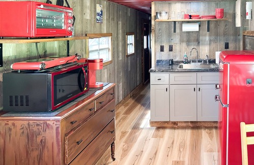 West Hickory Cabin | New! Eagle's Peak Tiny Home Near Allegheny River