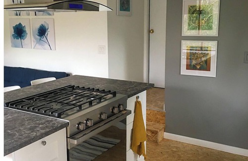 Forest Knolls Apartment | New Earth Treehouse Studio with Full Kitchen & Own Deck