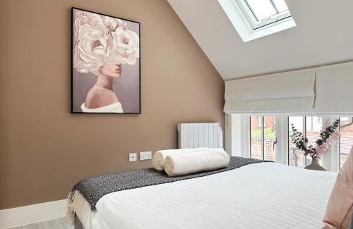 Canterbury House | NEW Edwin Bing Mews -Luxury City Centre Home - FREE Parking