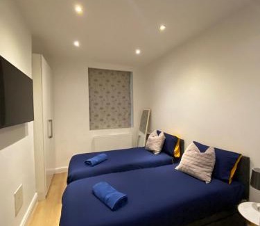 Chiswick Riverside Apartment | New Elegant 2 Bed flat in Chiswick