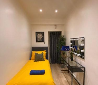 Chiswick Riverside Apartment | New Elegant 2 Bed flat in Chiswick
