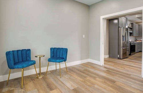 West Central Condo | NEW! Elegant 3BR Downtown Condo w/Free Parking