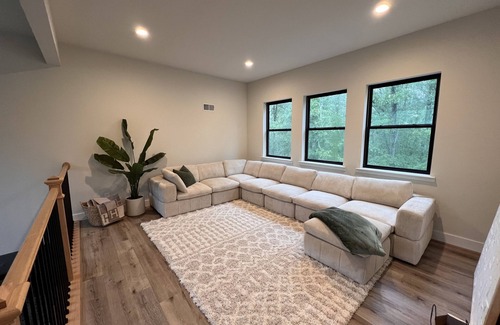 Rowland House | New, elegant and cozy home at Masthope Mountain