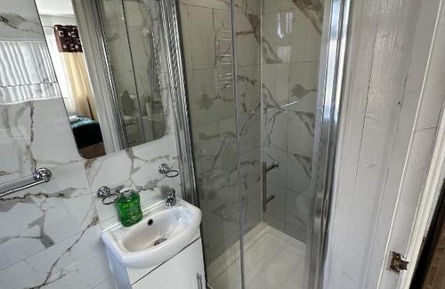 Peterborough Apartment | New England House Ensuites - Whole