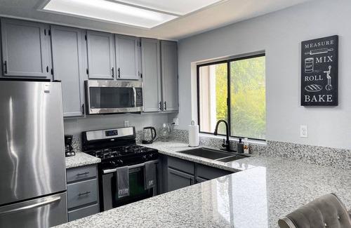 North Highlands House | NEW Entire beautiful 2 bedroom house.