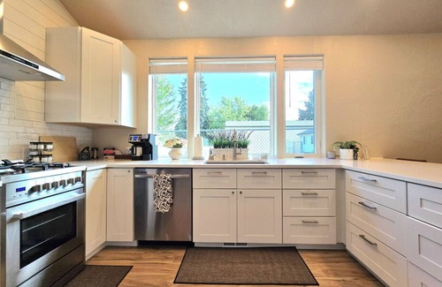 Post Falls House | New! EV Charger, Private
