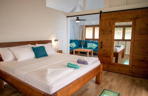 Isla Solarte House | (NEW!) Exclusive Overwater Bungalow Experience - Glass Floor, Free Breakfast