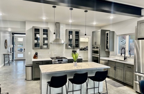 Moab South Valley House | New Exclusive Retreats Horizon 4 Bedroom ALL SUITE HOME Sleeps 16