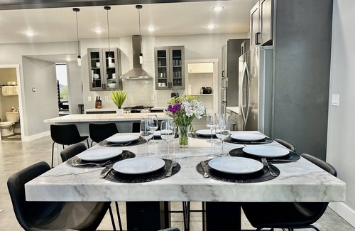 Moab South Valley House | New Exclusive Retreats Horizon 4 Bedroom ALL SUITE HOME Sleeps 16