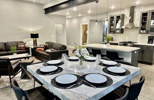 Moab South Valley House | New Exclusive Retreats Horizon 4 Bedroom ALL SUITE HOME Sleeps 16