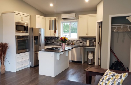 West Kelowna Estates Apartment | New executive Carriage Home LICENSE # 9175