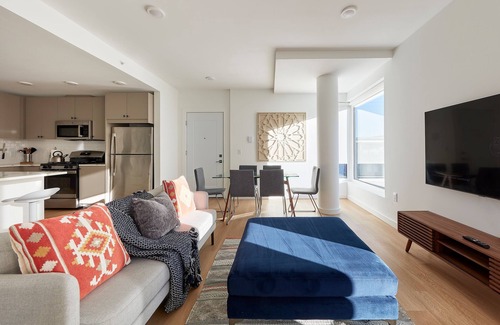 Hoboken Apartment | NEW Fab 4 BR - Outdoor Deck - gym - Mins to NYC