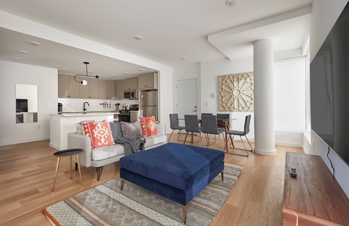 Hoboken Apartment | NEW Fab 4 BR - Outdoor Deck - gym - Mins to NYC