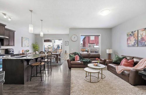 Calgary House | NEW! Family 4BR w Kid's Play Den & Yard- FREE Banff Pass, BBQ, Wine!