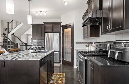 Calgary House | NEW! Family 4BR w Kid's Play Den & Yard- FREE Banff Pass, BBQ, Wine!