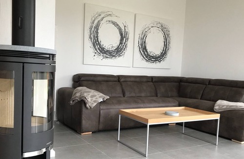 Rosenhagen House | New, family-friendly Thatched Cottage 350m BC Beach barrel sauna Free WiFi, fireplace