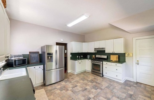 Gastonia House | New Family-Friendly Historic District Escape