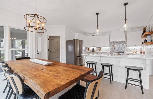 Lake Oconee House | New! Fast Wi-Fi, Luxury Lake Property, Arcade, Close to Dining & Shopping!