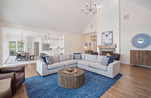Lake Oconee House | New! Fast Wi-Fi, Luxury Lake Property, Arcade, Close to Dining & Shopping!
