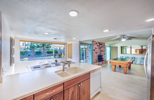 Las Vegas Villa | new first class villa on 20 k sq 3 m from strip