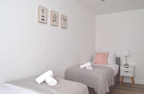 Luton Apartment | New Flat near Luton Airport FREE PARKING