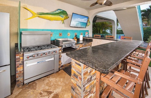 Marathon Villa | New Florida Keys Vacation Rentals- Beach House on Sombrero Beach Dock Pool 6 bed